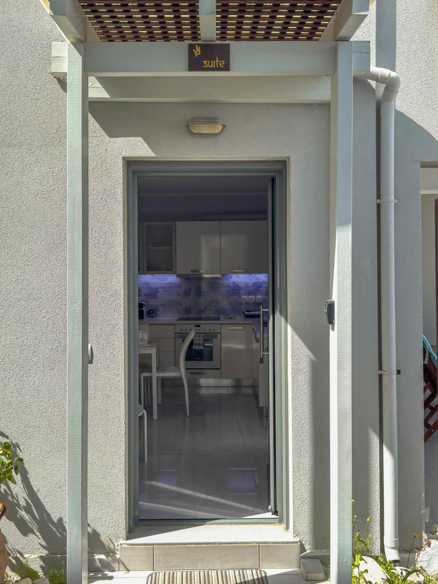 Alisahni Villa & Suite Като Дарацо Екстериор снимка